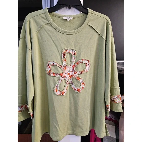 Easel Womens Sage Green Floral Applique Oversized Sweatshirt Raw Edge Boho Top - Picture 1 of 4